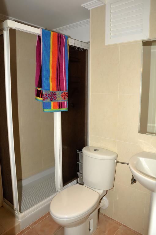 S'Arenal Apartments Portinatx Oda fotoğraf