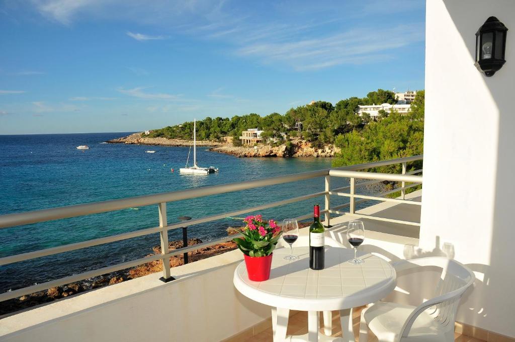S'Arenal Apartments Portinatx Oda fotoğraf
