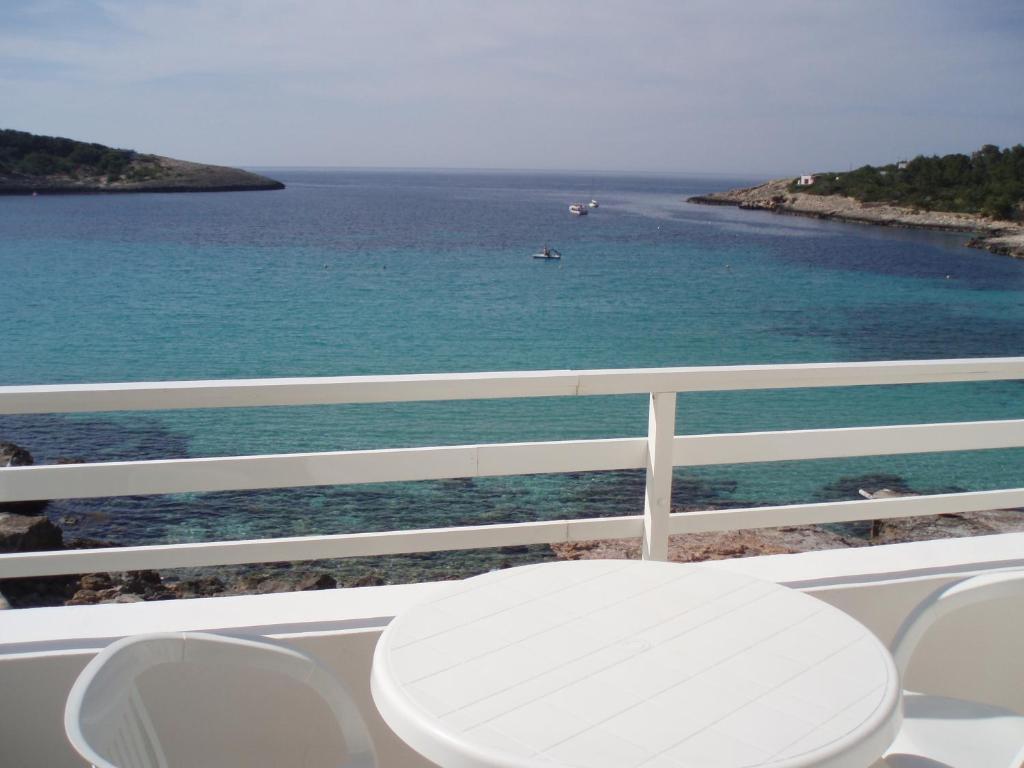 S'Arenal Apartments Portinatx Oda fotoğraf
