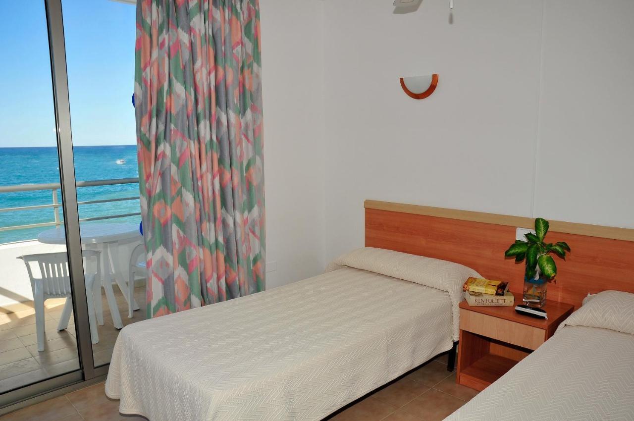 S'Arenal Apartments Portinatx Oda fotoğraf