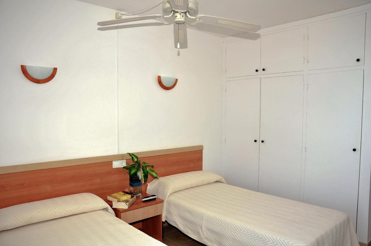 S'Arenal Apartments Portinatx Oda fotoğraf